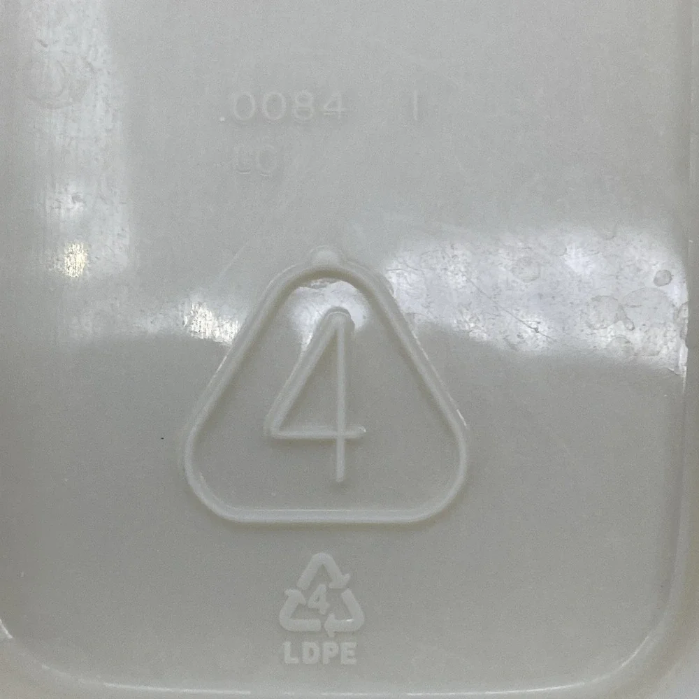 Rubbermaid‎ Servin Saver 2pc Set 13 Cup & 4 Cup Cereal Storage Containers Almond